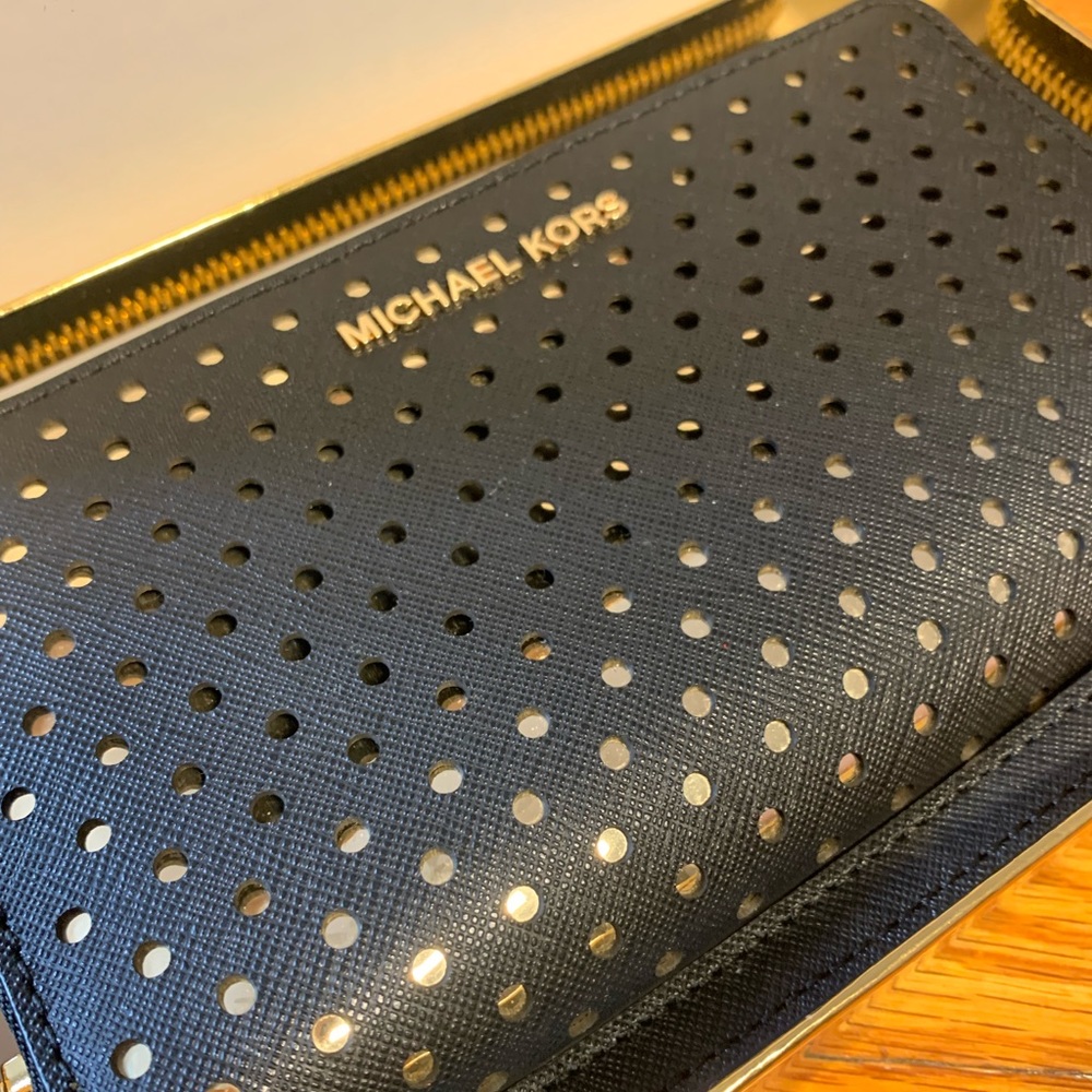 Michael Kors Jet Set Perforated Gold Stars Wristlet Phone Wallet Black Large